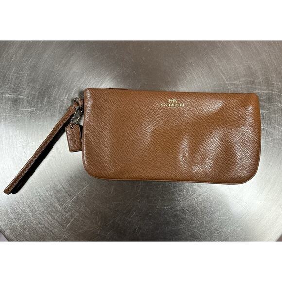 Coach Handbags - COACH CROSSGRAIN LEATHER LARGE CORNER ZIP WRISTLET POUCH WALLET CLUTCH